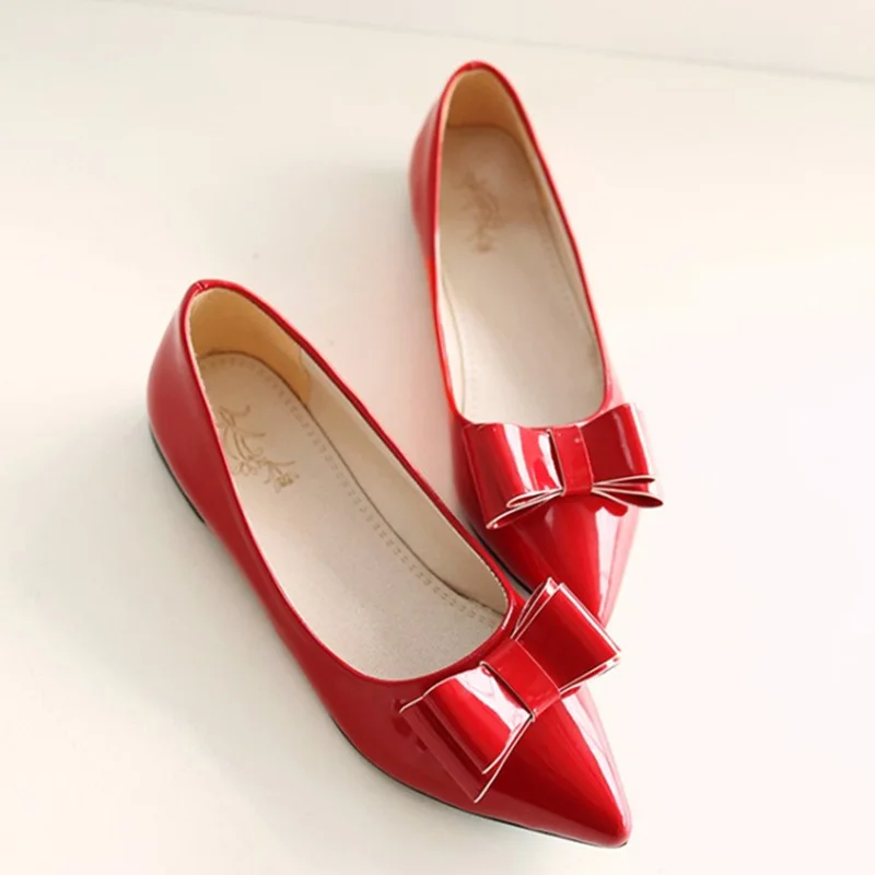 Туфли женские однотонные с острым носком модные повседневные лоферы плоская