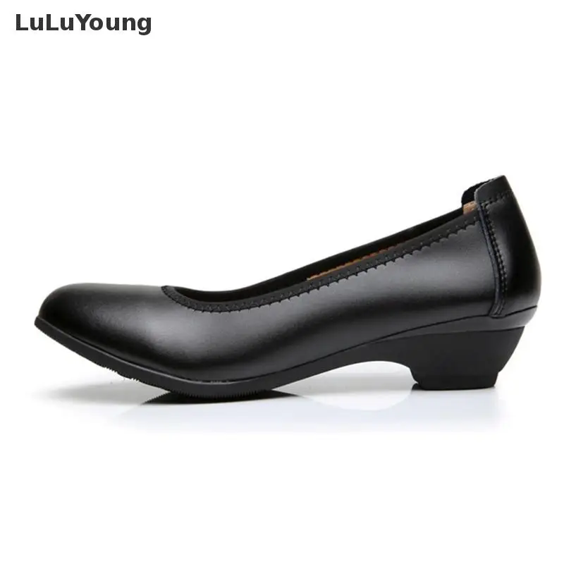 Женские черные Цвет на танкетке удобные Обувь среднем каблуке офисная обувь для