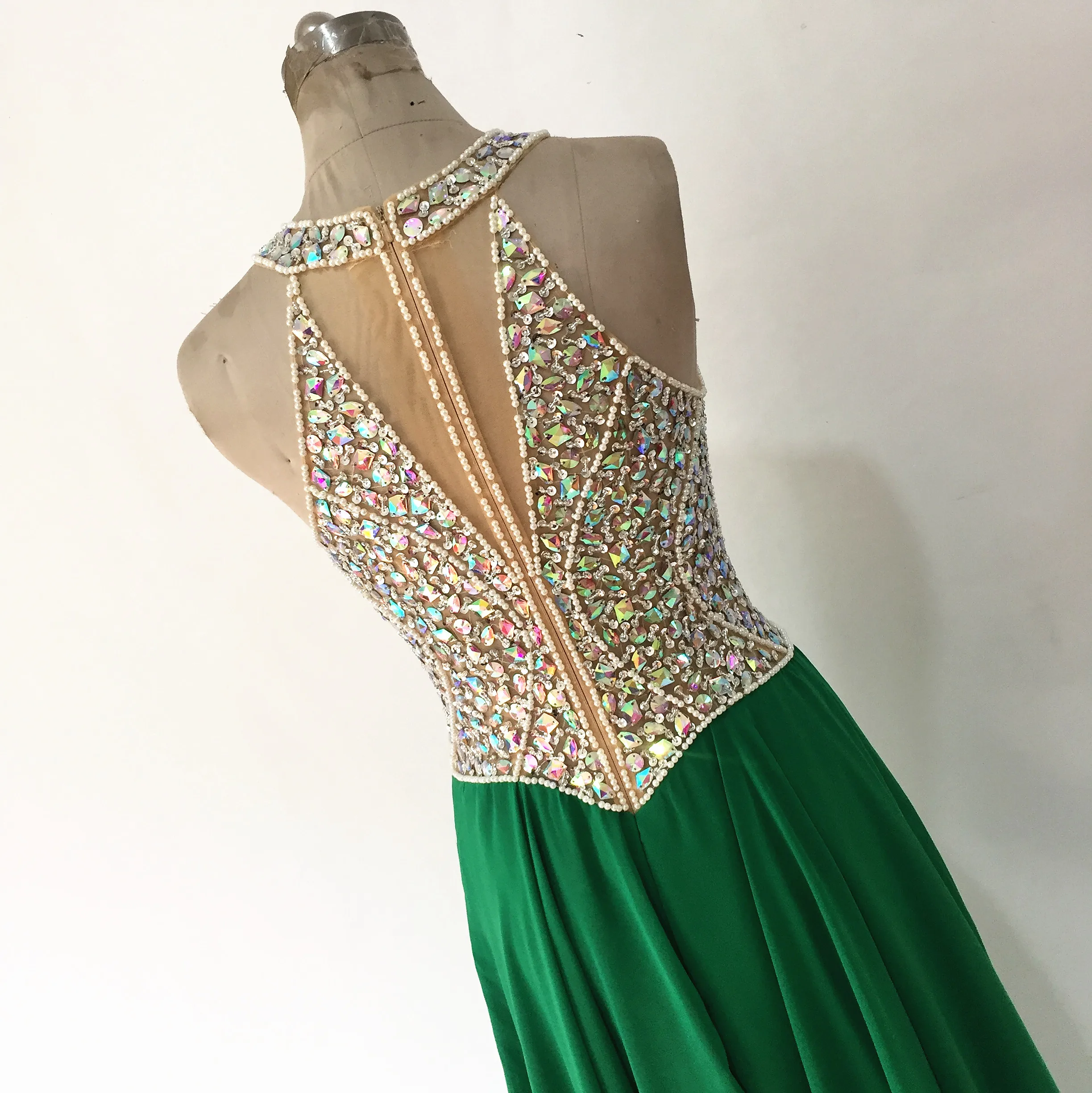 Женское шифоновое платье трапеция длинное синее с круглым вырезом расшитое