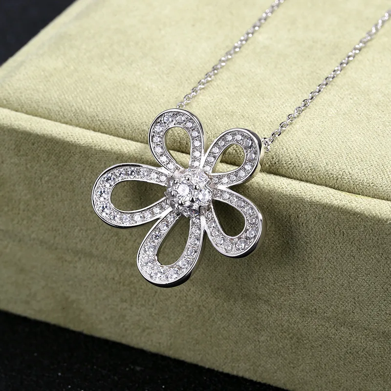 

925 Sterling Silver Sunflower Necklace Female Flower Clavicle Chain Diamond Pendant Fashion Designer Charms