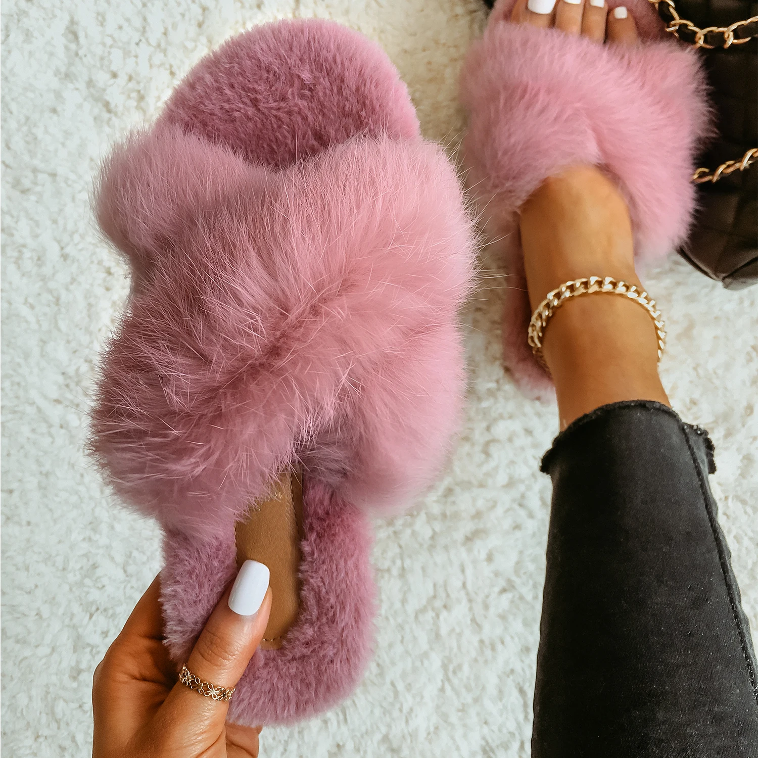 Plush Slippers Real Rabbit Fur Slides Fashion Cross Band Flat Sandals Winter House Women Fur Slippers Ladies Fluffy Home Shoes