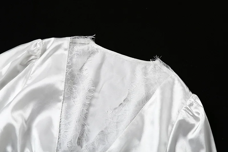 Элегантная белая кружевная футболка Femme с v-образным вырезом и длинным рукавом