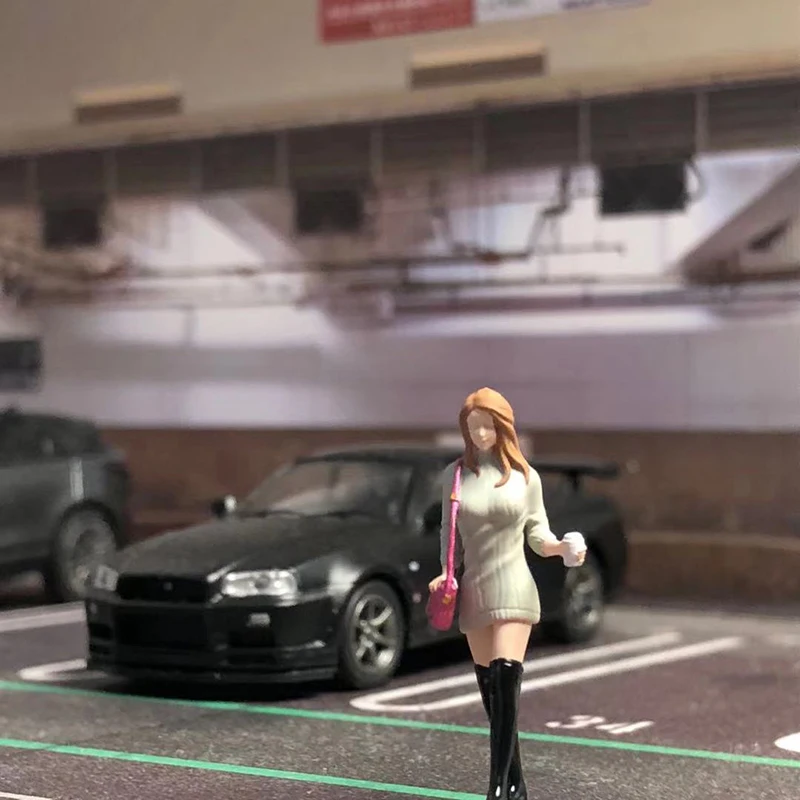 

Масштаб 1:64, молочная чайная кукла-девочка, сестра, набор для сцены автомобиля, имитация персонажа, фигурка из смолы, модель автомобиля, игруш...