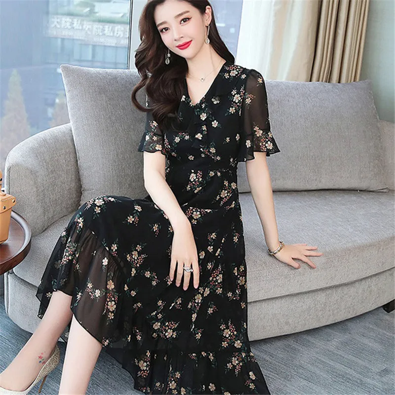 Женское шифоновое платье с высокой талией черное облегающее для отдыха