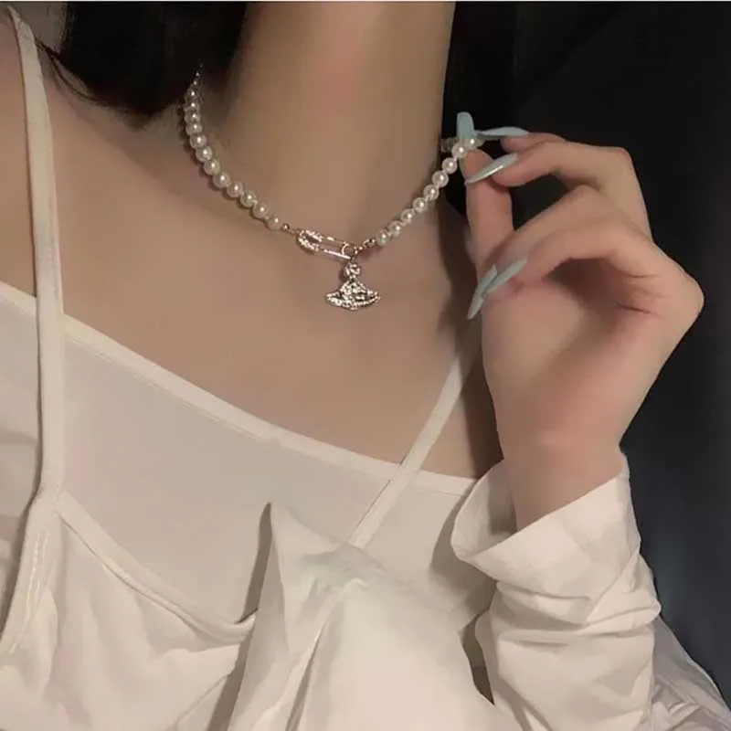 

Korea Fashion Personality Imitation Pearl Necklace Simple Light Luxury Diamond Brooch Planet Girlfriend Gift Clavicle Chain