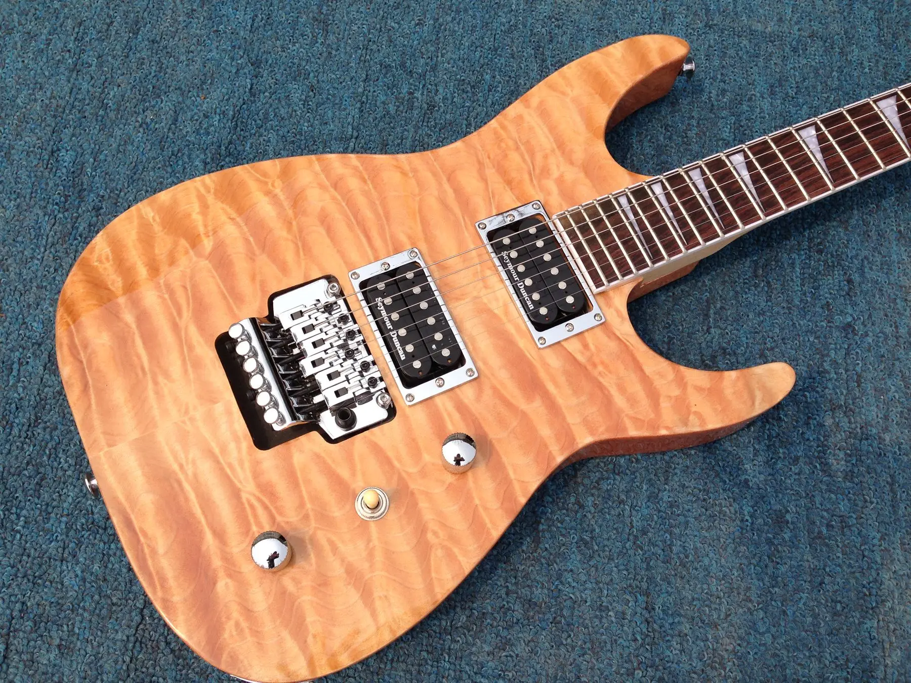 Натуральный цвет покрытая кленом гриф гитары ra красное дерево тело тремоло мост