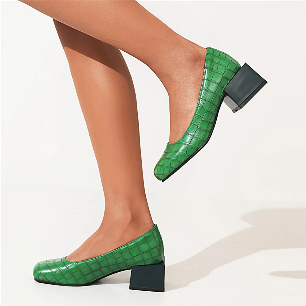 Женские туфли на низком квадратном каблуке красные желтые или зеленые