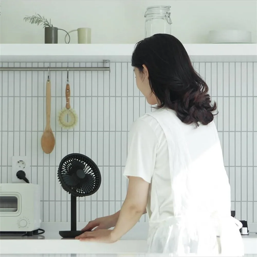 

Original Xiaomi SOLOVE Desktop Fan 60 Degree Shaking Head Height Wind Speed 4000mAh Chargeable Light Portable Fan Home