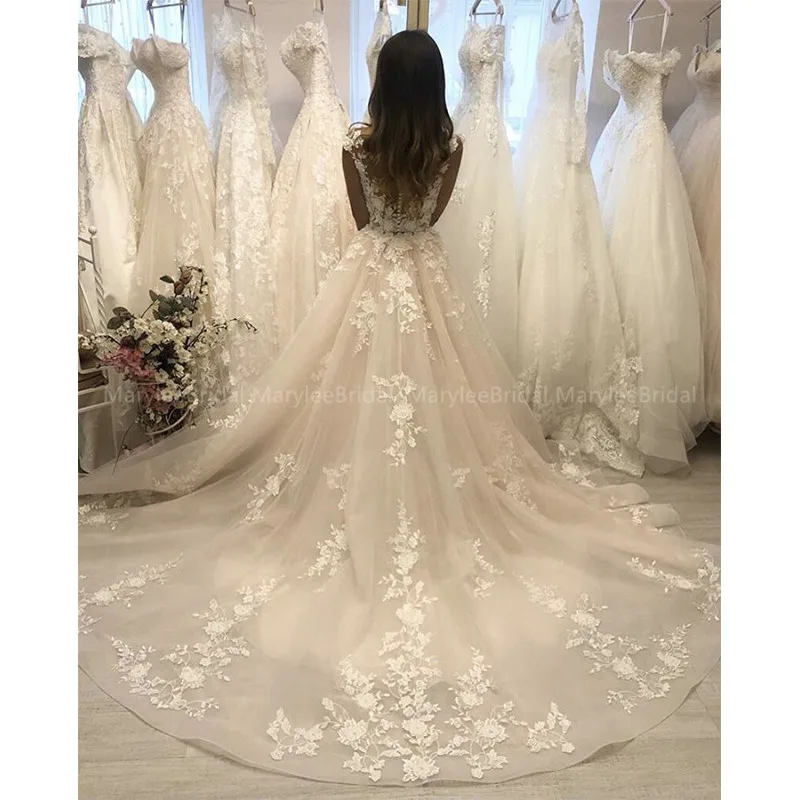 

Luxury Light Champagne Wedding Dresses Illusion Bodice Robe de mariee Vintage Lace Floral Appliques Bridal Gown With Cap Sleeves