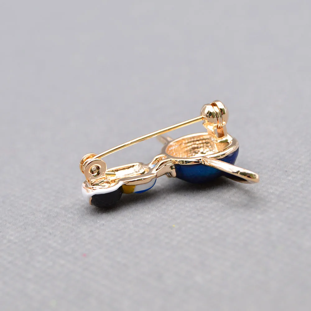 

CINDY XIANG Enamel Cute Astronaut Brooch Cartoon Style Unisex Women And Men Small Pin Summer Design Fashion Jewelry