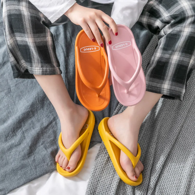 

New Summer Flip Flops For Women Indoor Bath Slippers Lightweight Anti-slip Flat Girls Shoes Soft Sole Solid Summer Slides