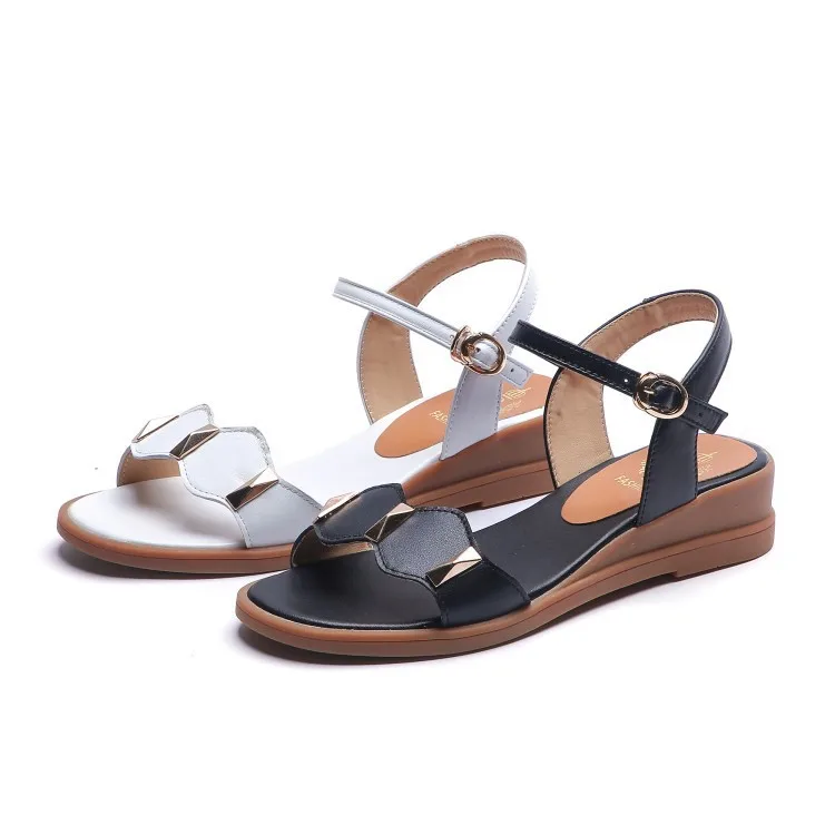 

Studded Sandals Buckle Strap Fashion Womens Shoes 2021 Open Toe Summer Heels Suit Female Beige Clogs Wedge Luxury Peep Low Girls