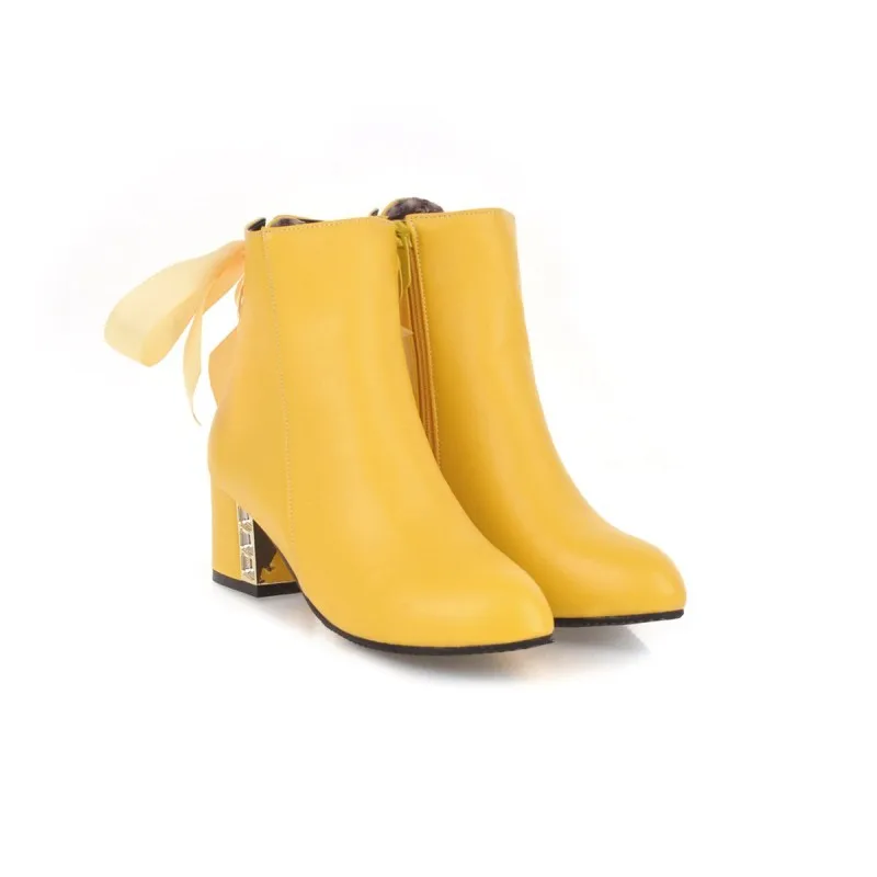 Модные ботинки с острым носком на толстом каблуке и высоком металлическая