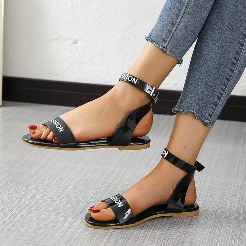 

New summer high quality comfortable flat women's sandals Fashion casual wild open toe buckle plus size women sandals 35-43