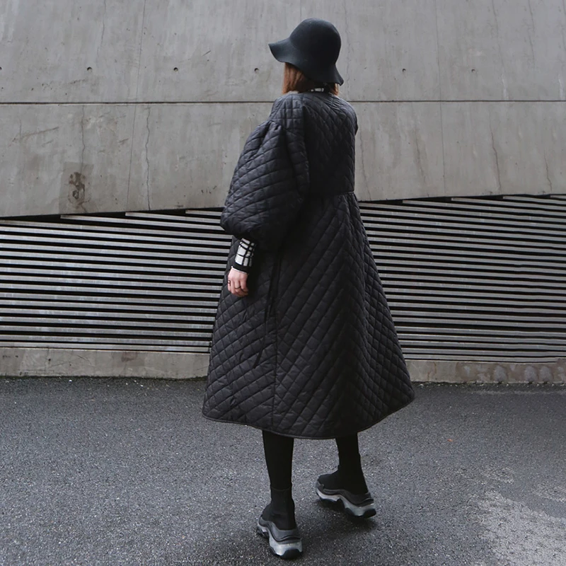 

[EAM] Black Bandage Warm Cotton-padded Coat Long Sleeve Loose Fit Women Parkas Fashion Tide New Autumn Winter 2021 1DD0862