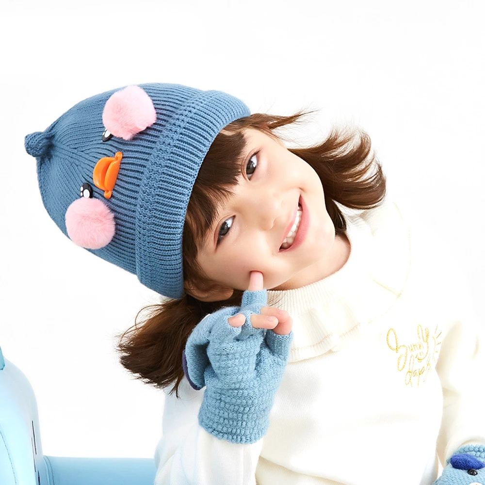 Новая детская шапка милая теплая уличная вязаная на утином пуху осень и зиму