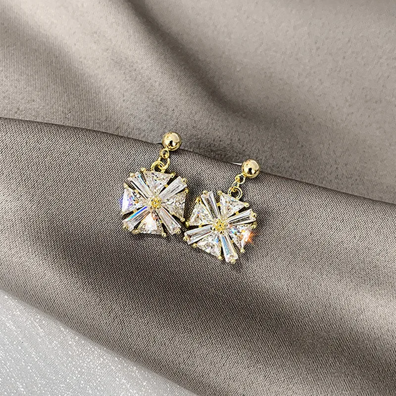 

USTAR Shiny Square Crystal Earrings for Women Cute Gold Geometric Dangle Earrings Accessories Fashion Party Jewelry gifts