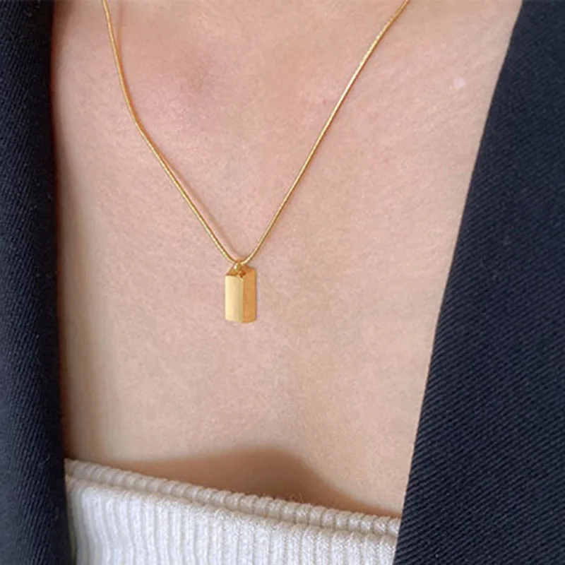 

Ожерелье из нержавеющей стали 2021 для женщин, простое ожерелье с кулоном в форме золотого кирпича, ювелирные изделия для девушек, оптовая про...