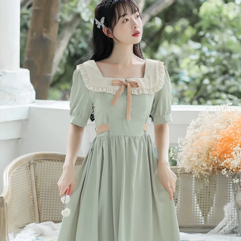 

Женское шифоновое платье-трапеция с высокой талией и квадратным вырезом