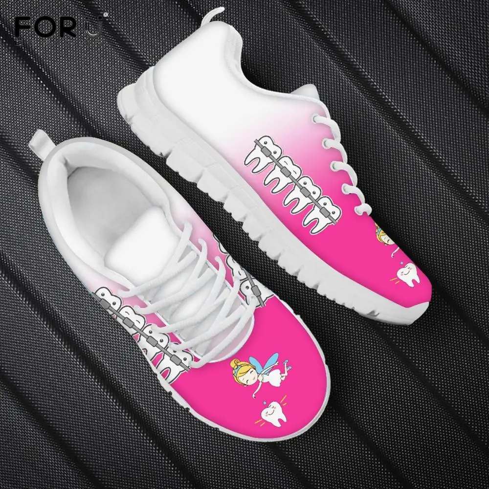 Женские кроссовки на плоской подошве с градиентным принтом черные и красные |