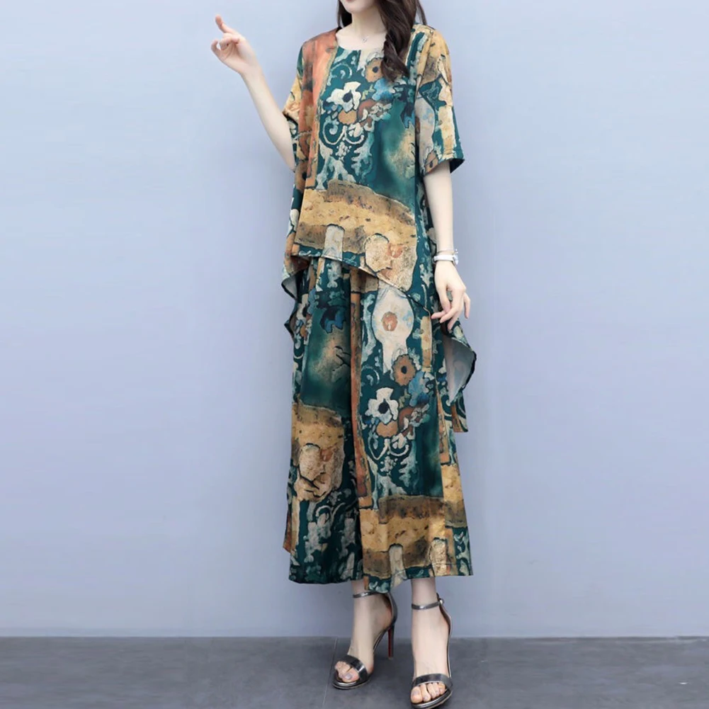 Комплект из футболки и широких брюк с цветочным принтом коротким рукавом круглым