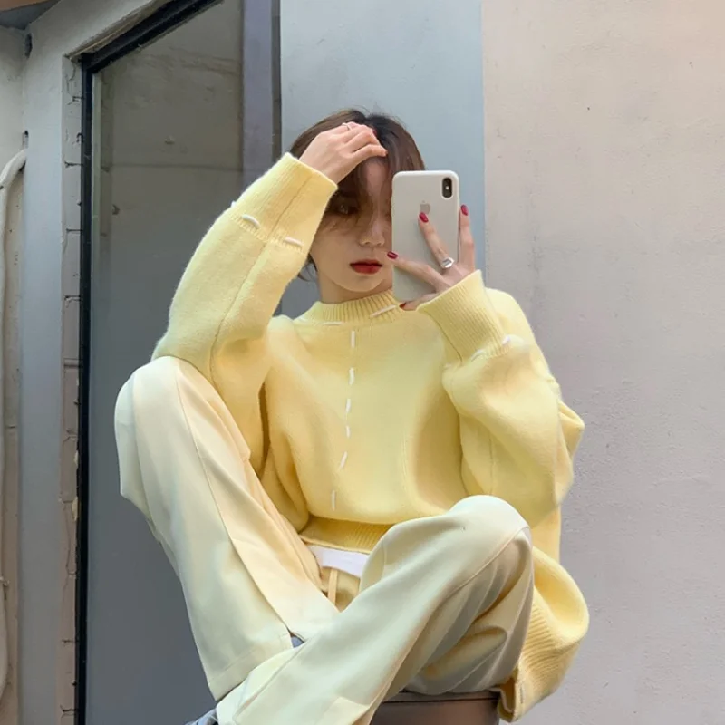 

2021 new fashion simple ladies retro autumn and winter loose round neck wild design sense yellow thick sweater