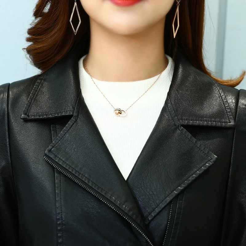 Женская кожаная куртка на молнии черная из искусственной кожи с отложным