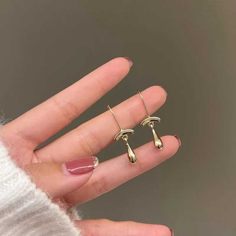 

Metal Temperament Water Drop Statement Earrings Simple Fashion Earrings Dangle