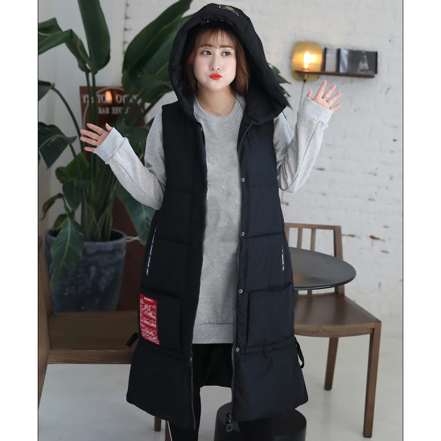 Женский плотный жилет с капюшоном длинный весенний большого размера 50 и 52