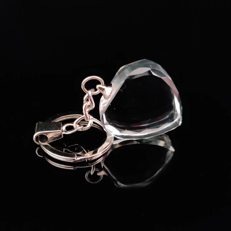 Подвеска-брелок с кристаллами в форме сердца 30*30*12 мм светодиодные