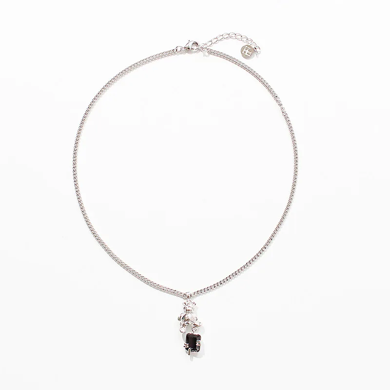 

Original Metallic Wind Cute Bear Pendant Mori Metal Girl Fashion Personality Black Pendant Necklace