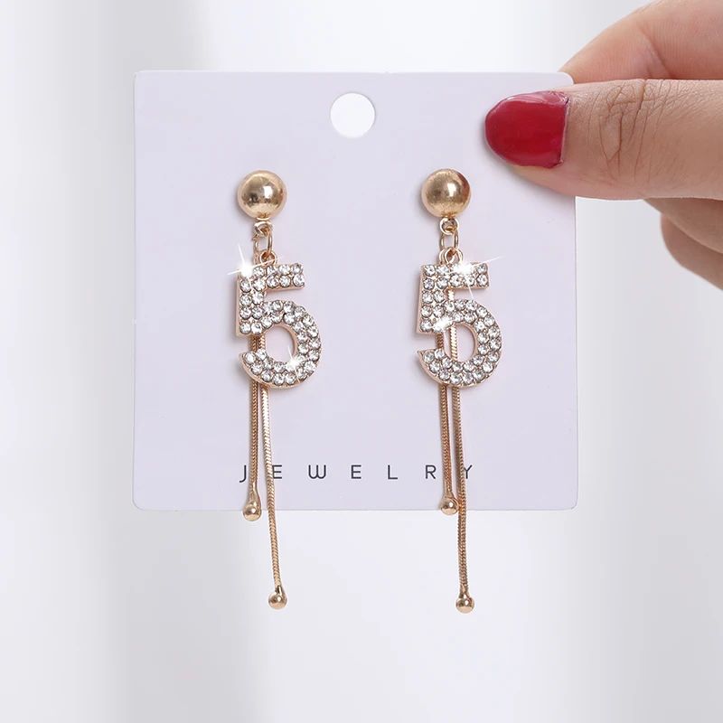 Хрустальные стразы трендовые серьги золотого цвета с буквенным принтом модные