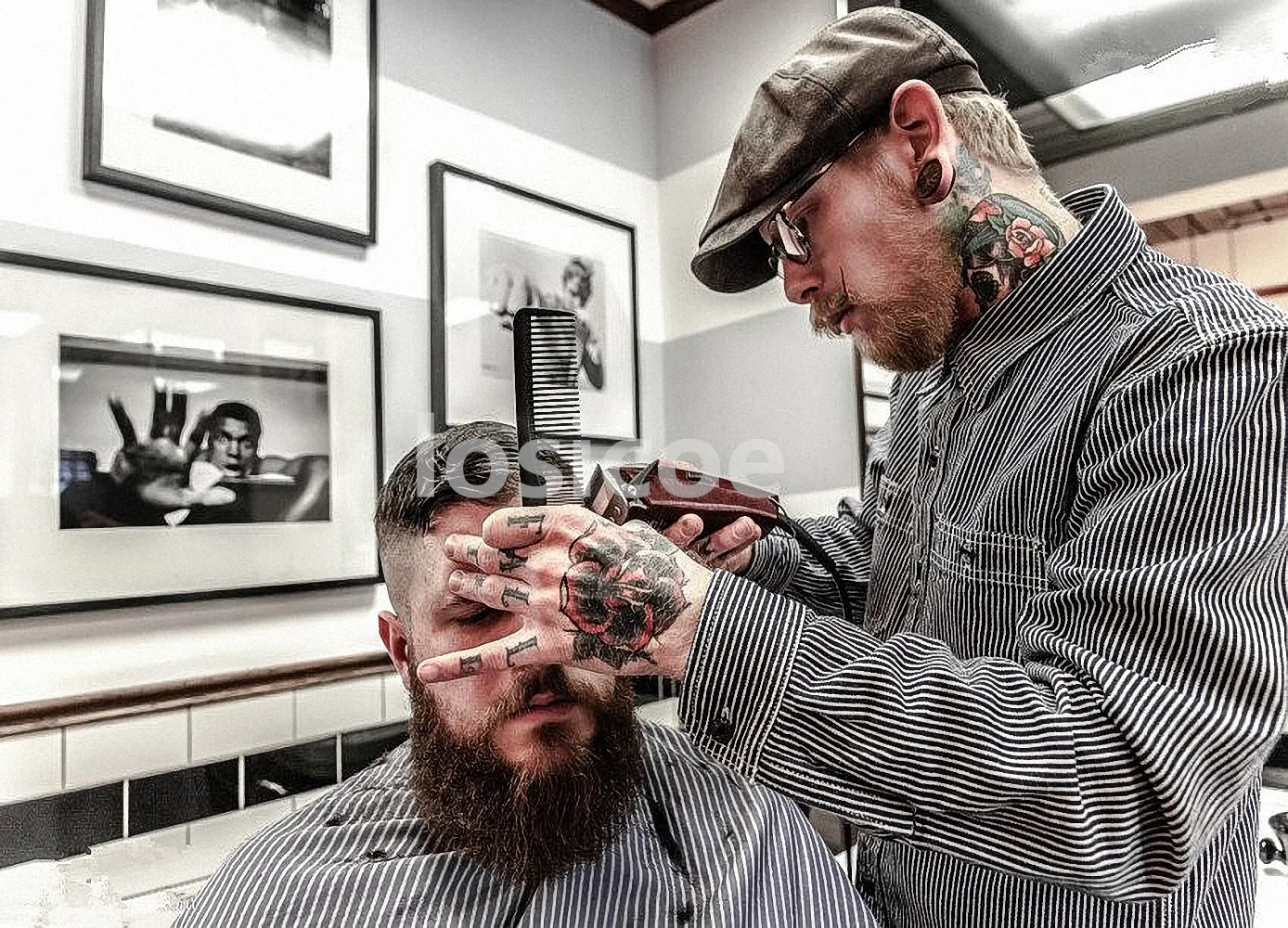 Ретро парикмахерские татуировки Узорчатая крафт-бумага постер Парикмахерская