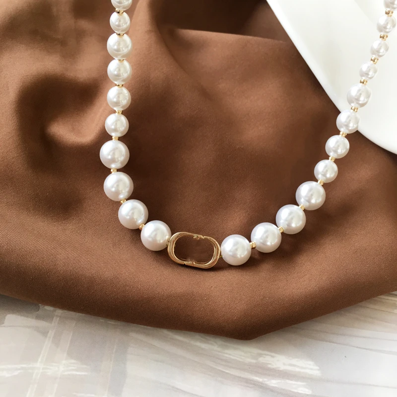 

Korean Letter CD Women Neckchain Elegant Simple Pearl Necklace Temperament Retro Immortal Girls Clavicle Chain Choker 1047Y