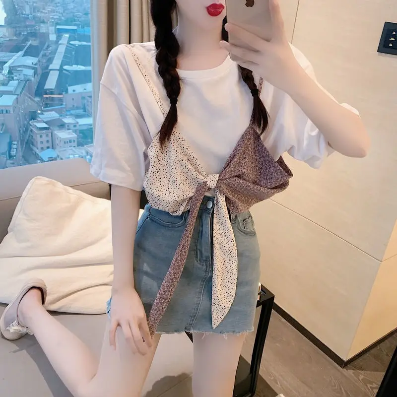 

2021 Summer new Floral bowknot loose and thin short-sleeved women's design sense niche top Korean fashion fake two T-shirts girl