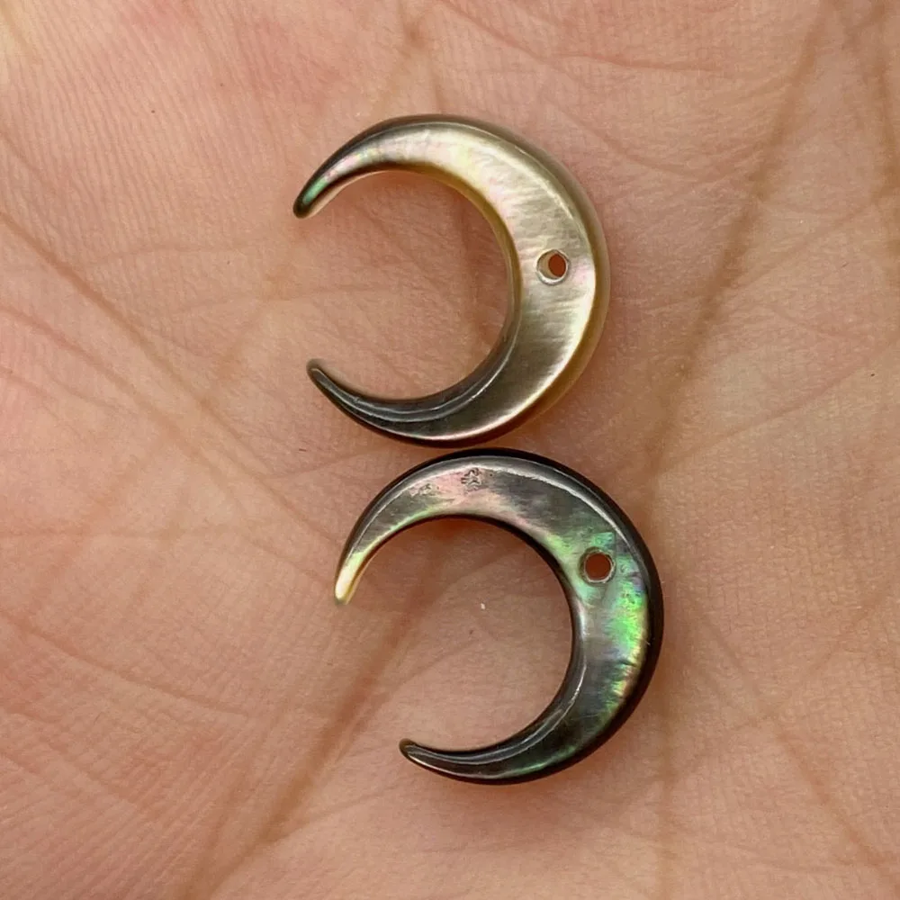 

Natural White Shell Beads Exquisite Moon-shaped Pine Beads DIY Handmade Earrings Necklace Pendant Accessories Wholesale 5 Pieces