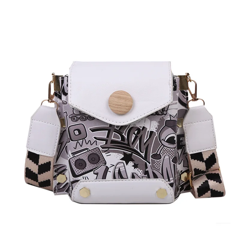 

Wide shoulder strap small bag female2021 new female bag tide one shoulder printed small square bag Korean graffiti messenger bag