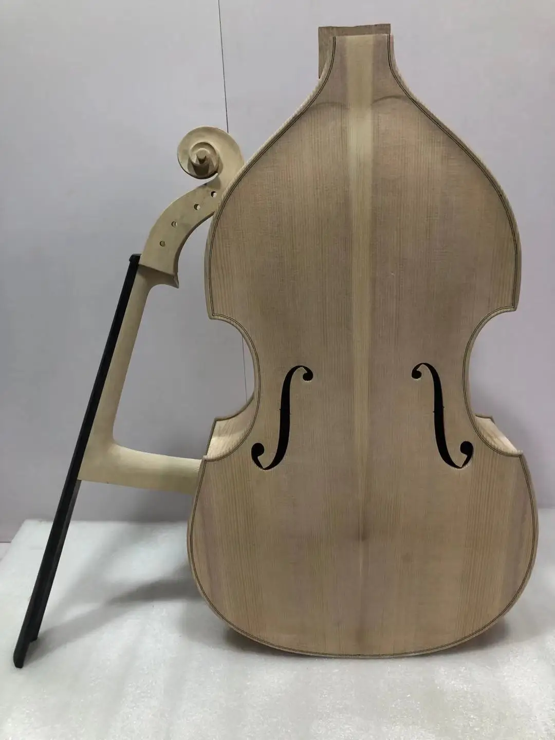

4 / 4 cello, uncolored panel, spruce, back maple, with ebony fingerboard