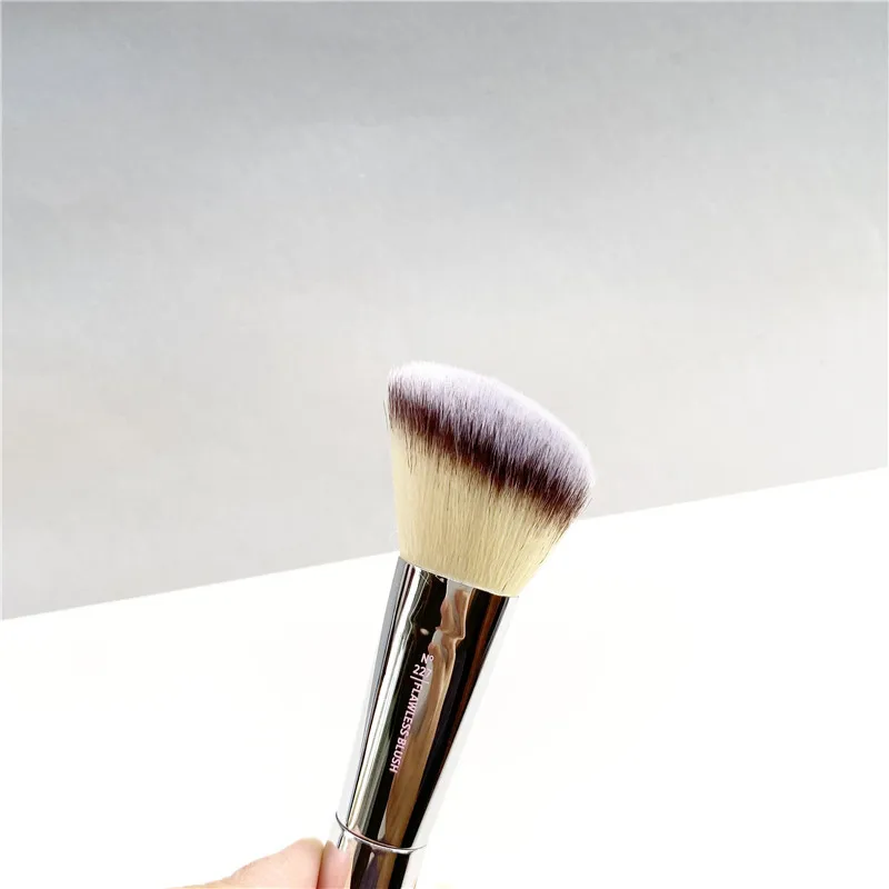 bdbeaute 227 flawless blush brush- Angled Fluffy powder creamy blush and highlighter brush