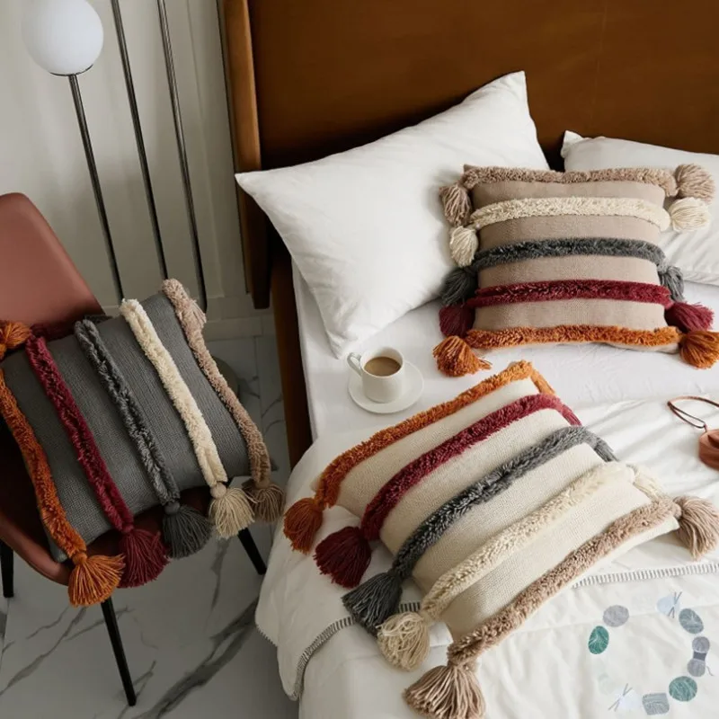 Наволочка для подушки Biege с оранжевыми кисточками ворсовая трикотажная