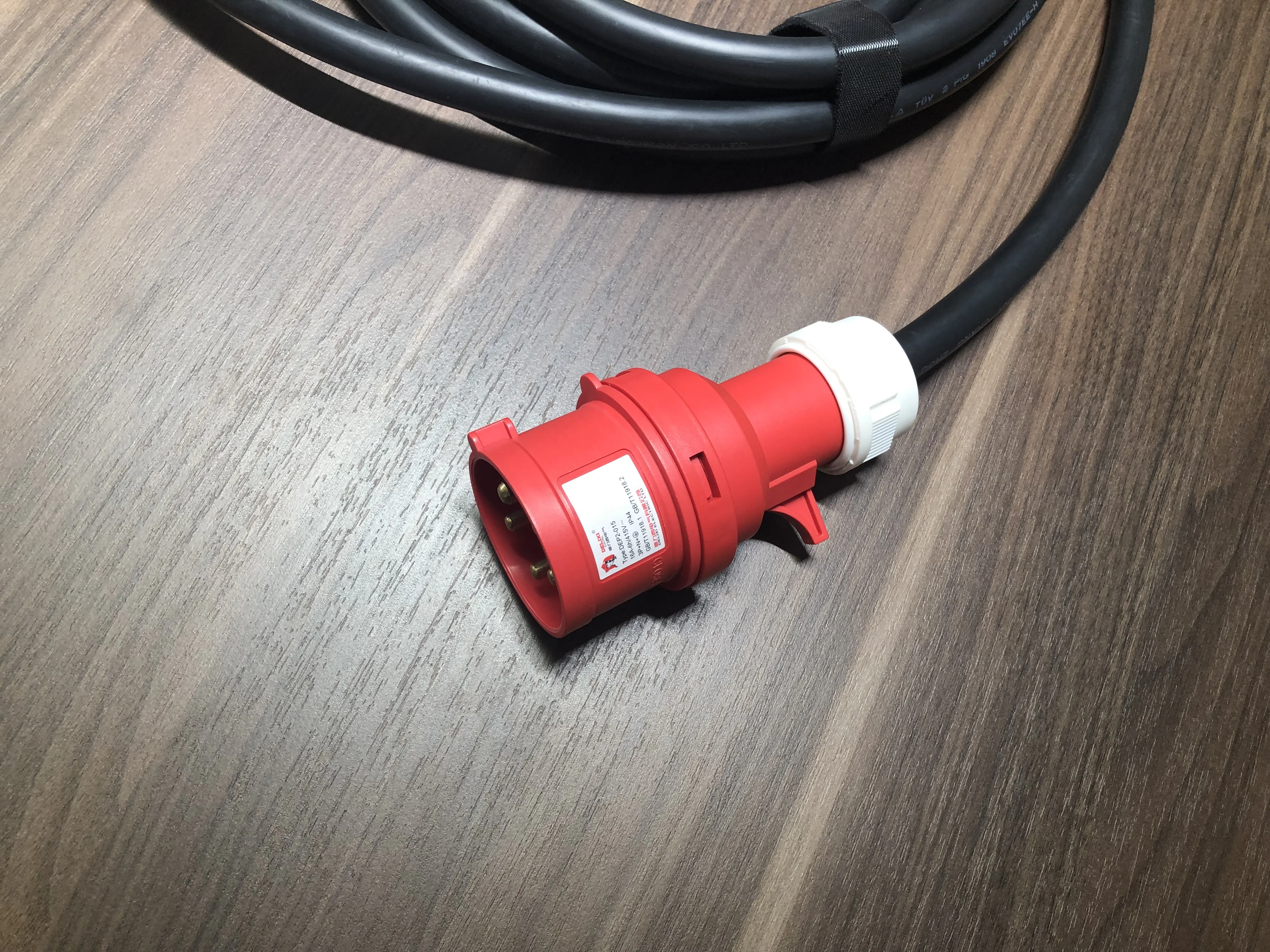 

IEC 62196 Type 2 EVSE home portable EV charger 11KW 3 Phase Red CEE 5 pins