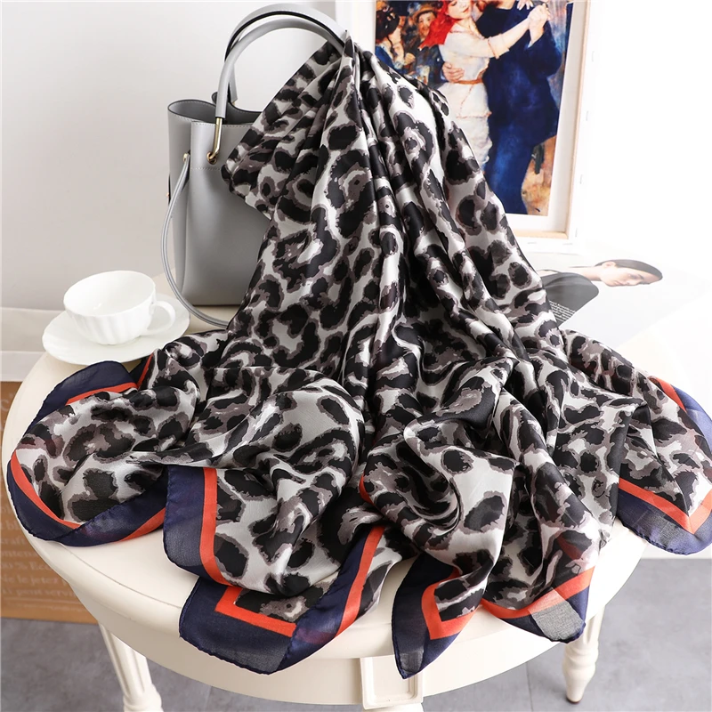 

Summer Shawls and Wraps Soft Pashmina Lady Bandana Foulard Hijabs Luxury Brand Women Scarf Fashion Print Silk Scarves