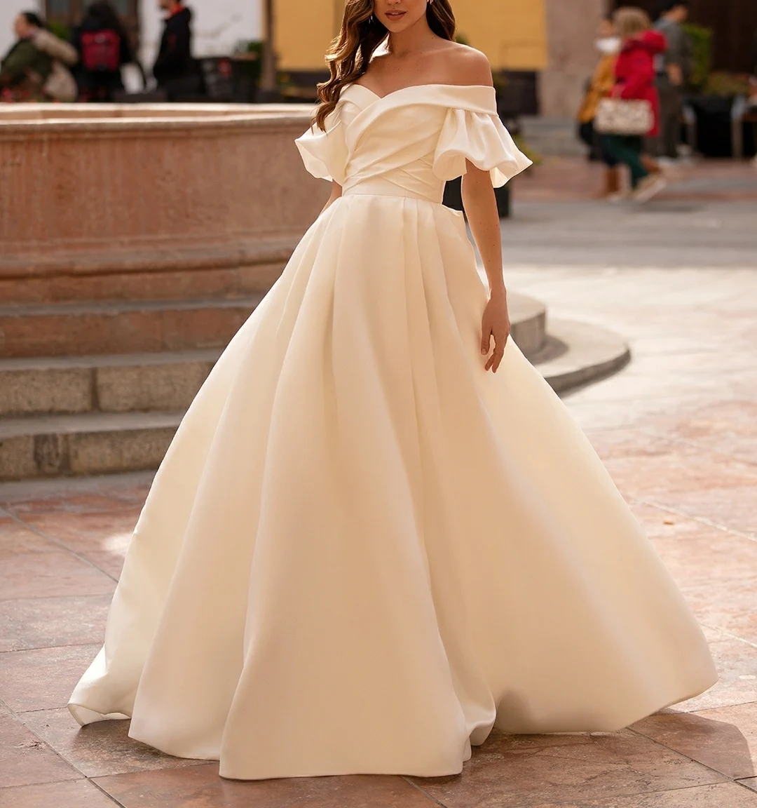 

Простые Длинные атласные свадебные платья с V-образным вырезом цвета слоновой кости со шнуровкой сзади плиссированные с открытыми плечами халаты для невесты свадебное платье для женщин