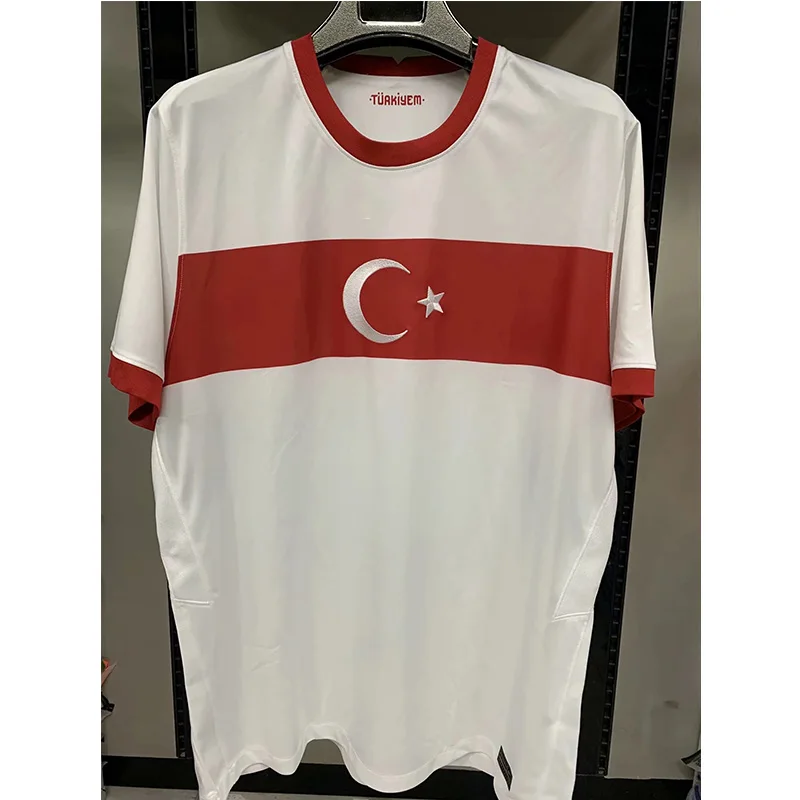 

Мужская Турецкая белая Красная футболка с круглым вырезом