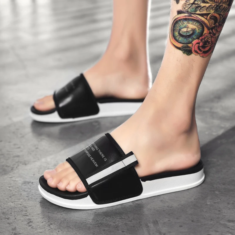 Мужские тапочки Летние Нескользящие пляжные шлепанцы Лаконичные на толстой