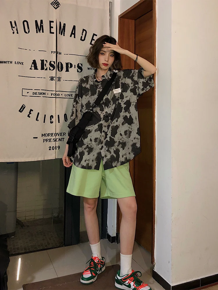 Женская свободная рубашка с коротким рукавом серая лето 2021 | одежда