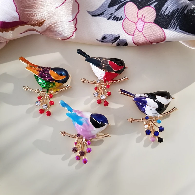 

Multicolor Bird Pins Magpie New Year Animal Brooches Lapel Badge Bag Charm Jewelry Gift for Kids Friends