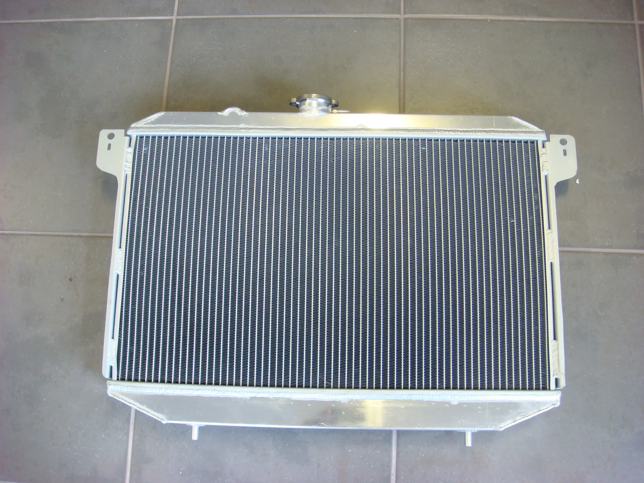 Алюминиевый радиатор для MITSUBISHI MAGNA Verada TM TN TP1984-1991 AT 1985 1986 1987 1988 1989 1990