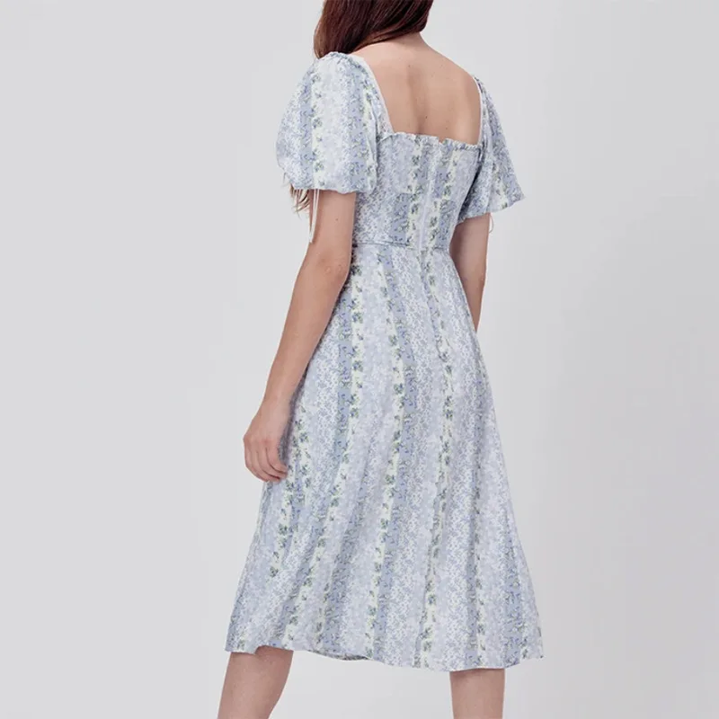Женское летнее платье с разрезом по бокам квадратным воротником и цветочным