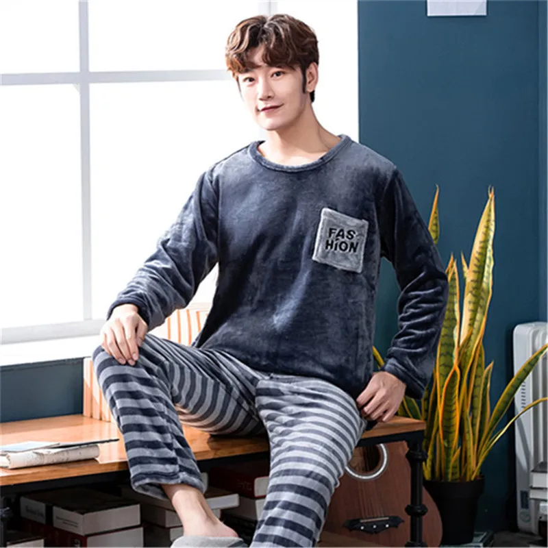 Thicken Flannel Men's Pajamas 2 Pieces Suit Fashion Print Feather Home Clothes Loose Soft Homewear Pajamas Warm Winter Sleepwear